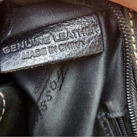 FOSSIL BLACK PURSE - - Picture 9 of 9